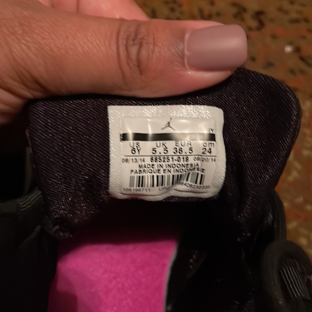 Jordan’s Size 6 - Picture 3 of 5